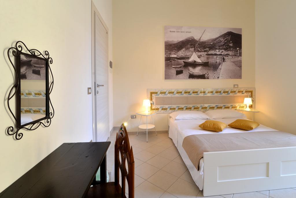 Santi E Saraceni Rooms Salerno Quarto foto