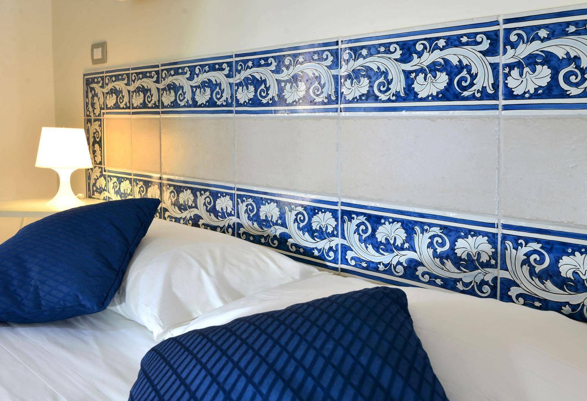 Santi E Saraceni Rooms Salerno Exterior foto