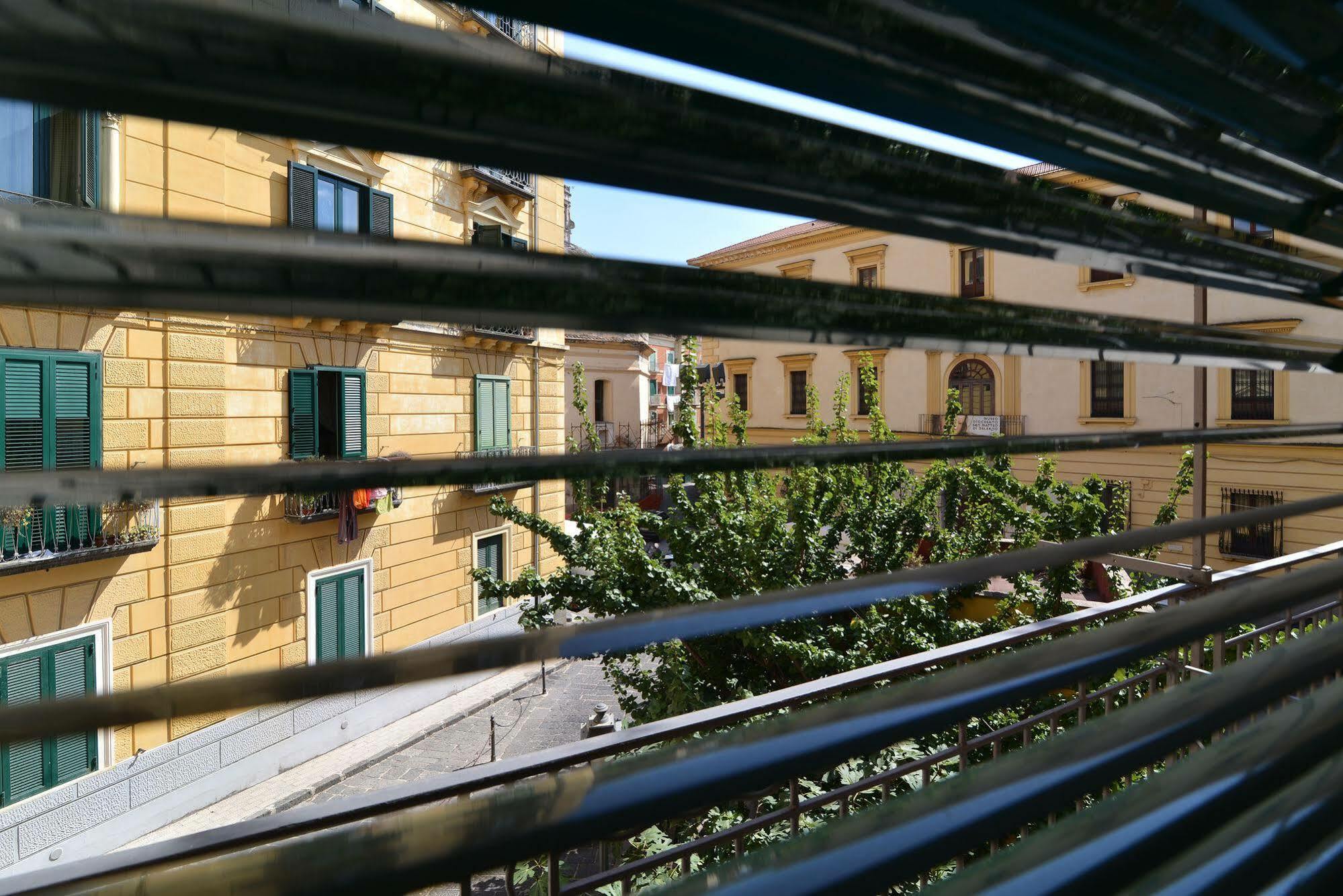 Santi E Saraceni Rooms Salerno Exterior foto