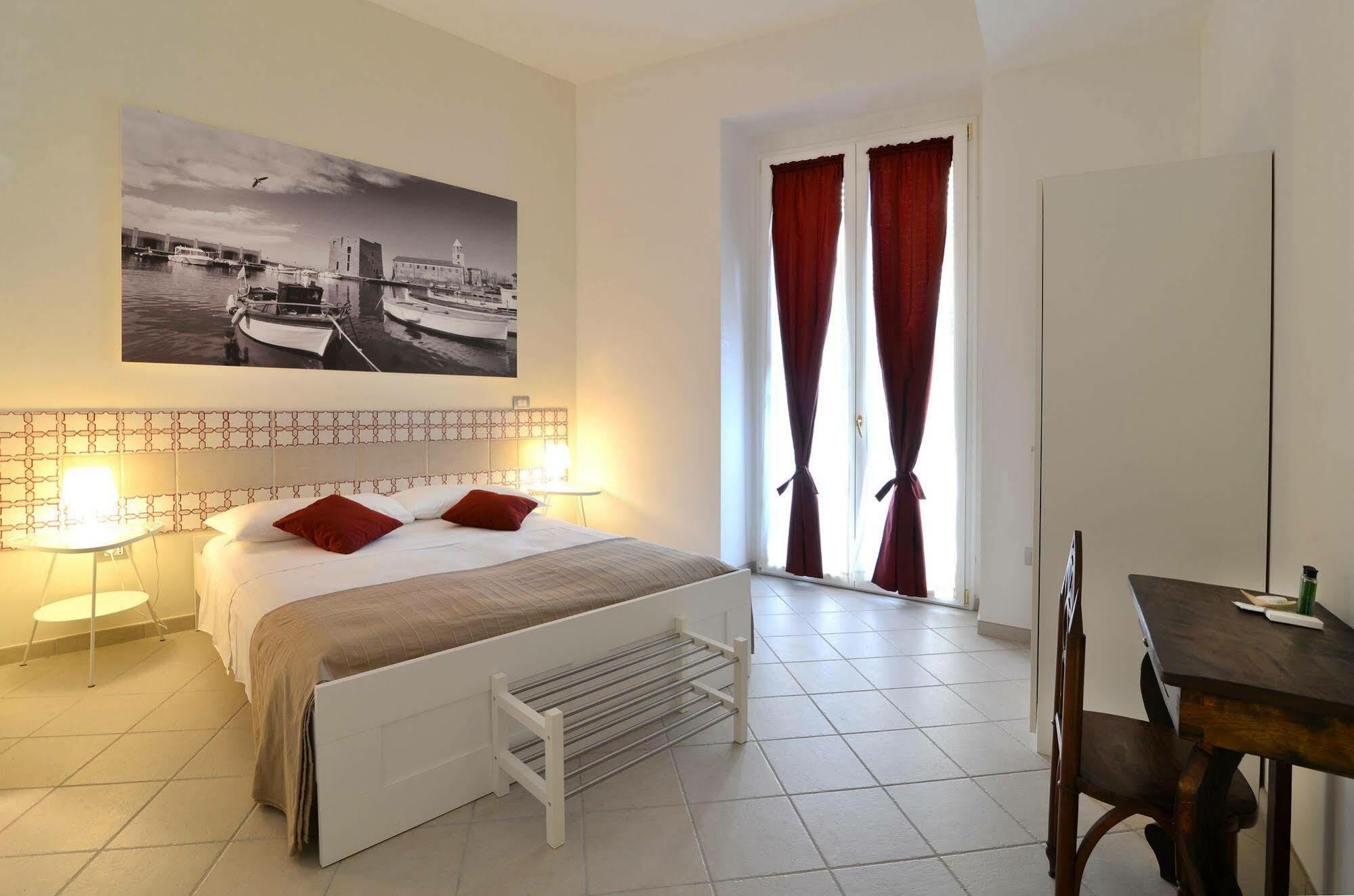 Santi E Saraceni Rooms Salerno Exterior foto