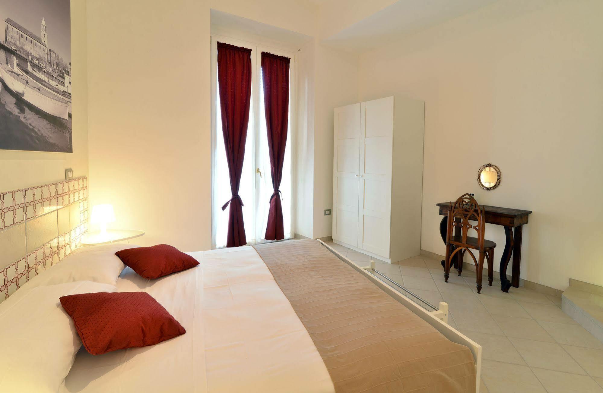 Santi E Saraceni Rooms Salerno Exterior foto